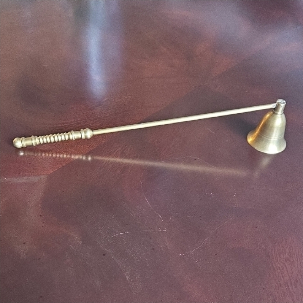 Candle flame snuffer